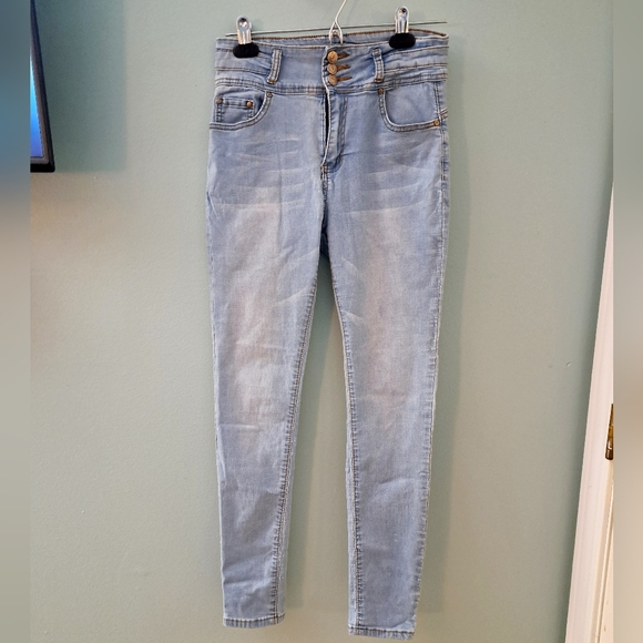 Celebrity ace jeans. Booty butt enhancing jeans. Size 11 but fit like 7 - Picture 1 of 6